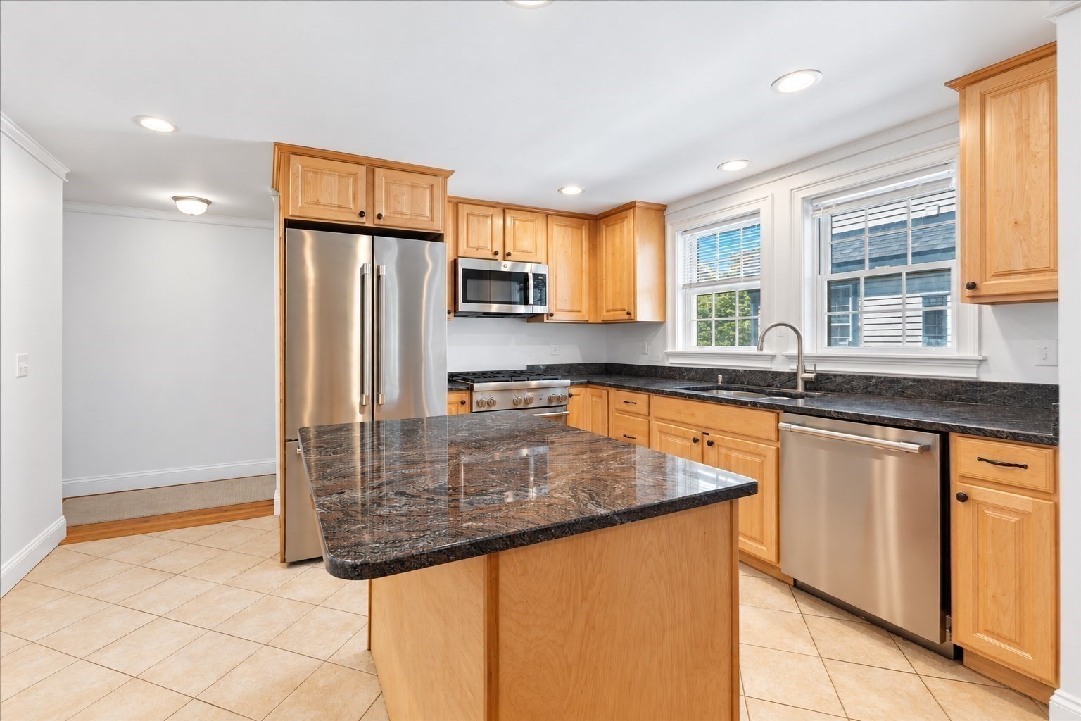 17 Bank St # D Property Photo 6