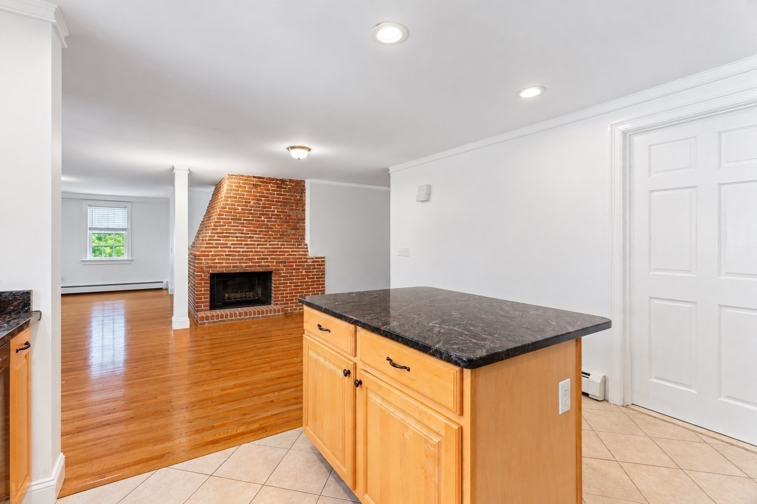 17 Bank St # D Property Photo 14