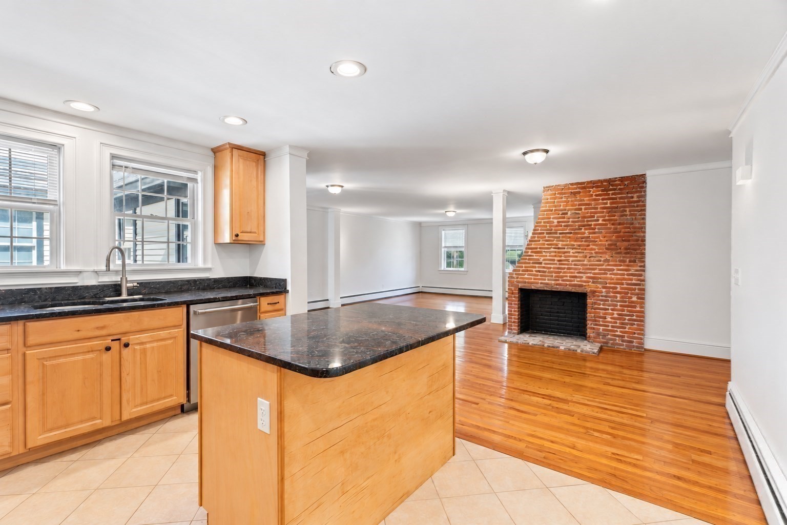 17 Bank St # D Property Photo 16