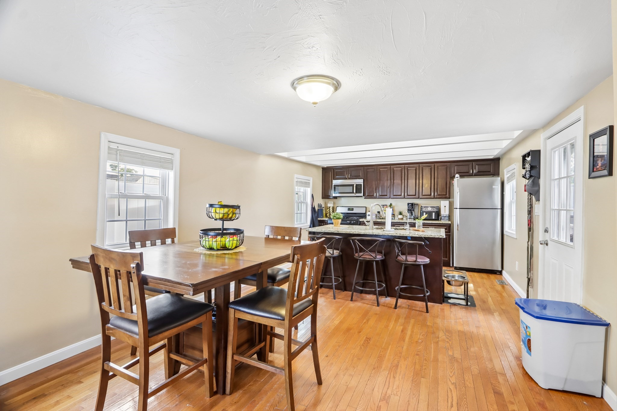281 Washington St Property Photo 4