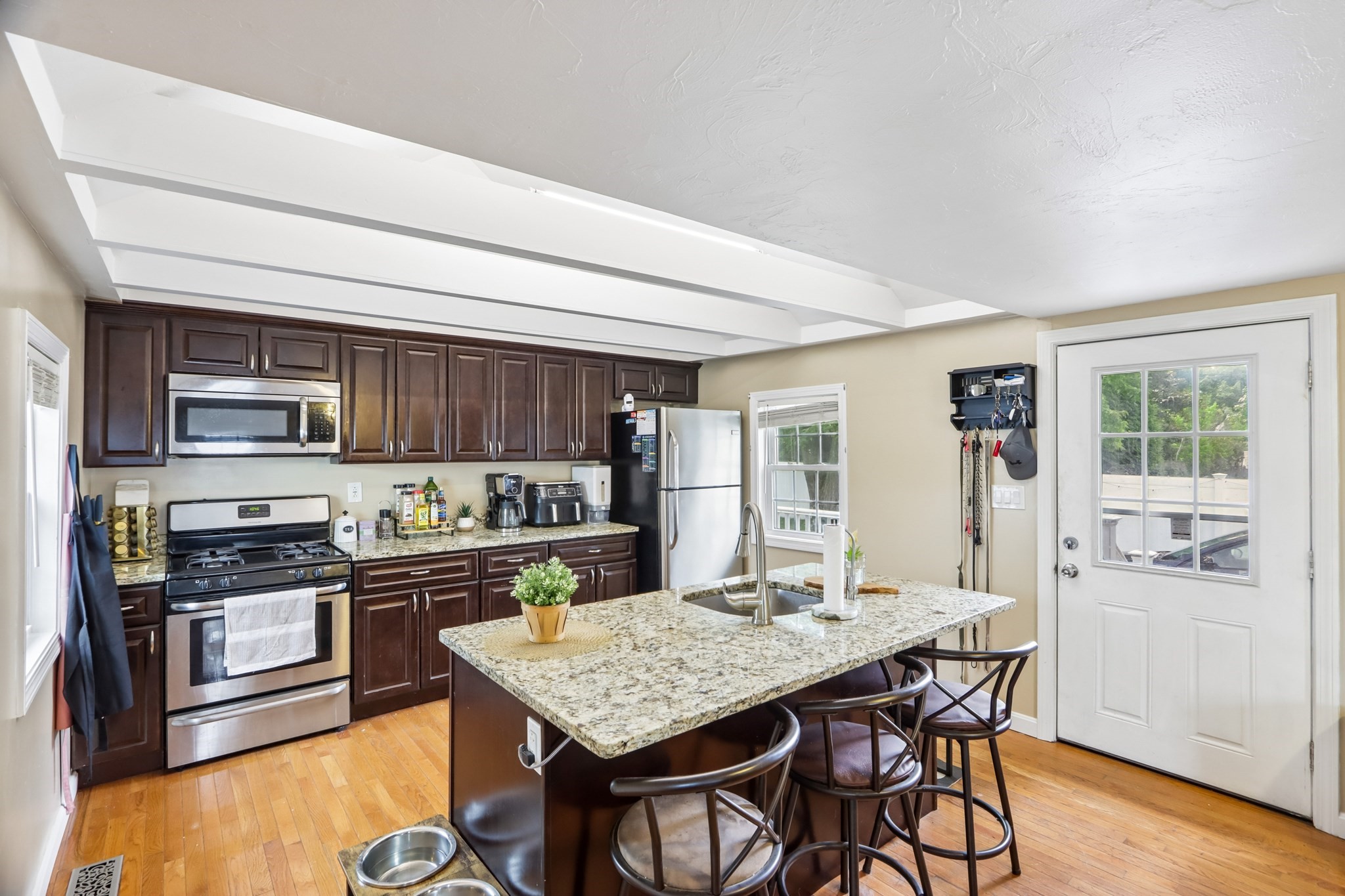281 Washington St Property Photo 6