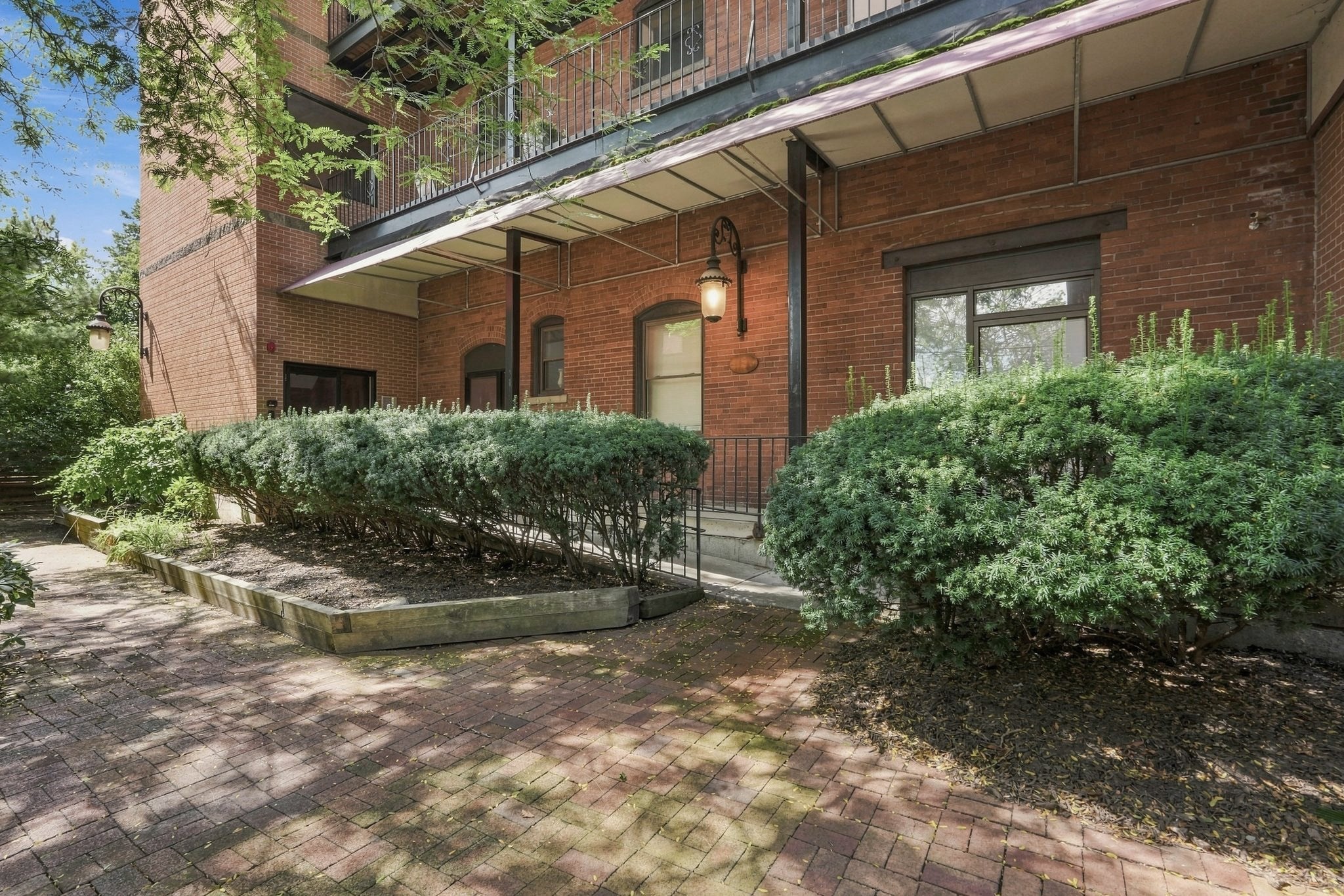 17 Hawley St. # 201 Property Photo 3