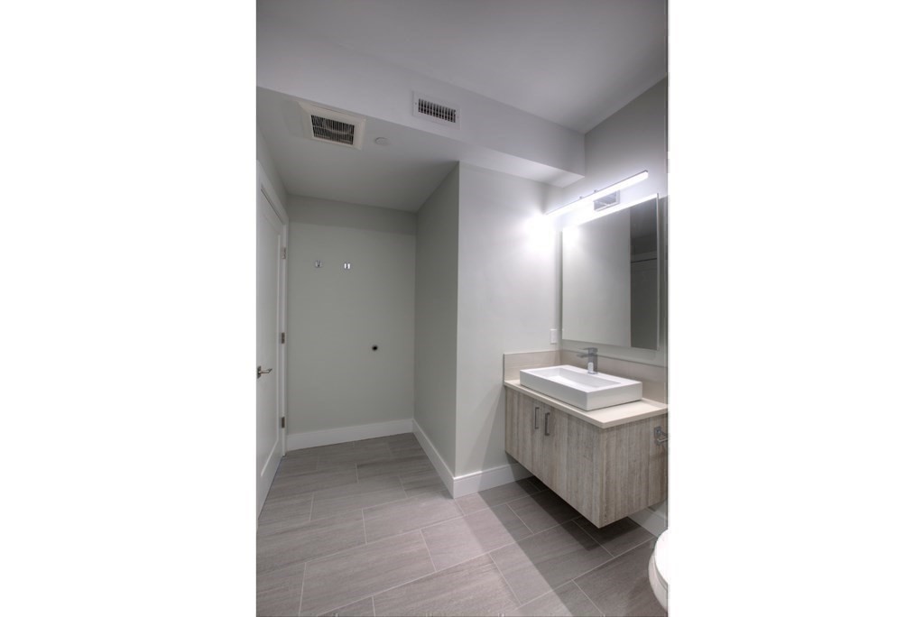 27 Jefferson St. # U204 Property Photo 9