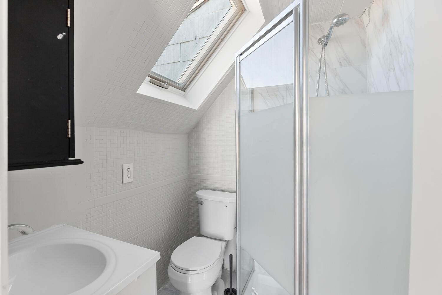 7 Hawthorn # 2 Property Photo 8