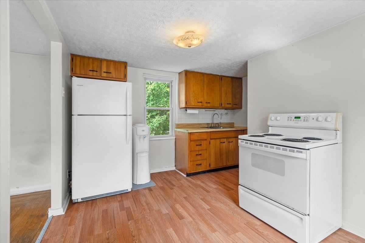 543-547 Quinapoxet Street Property Photo 32