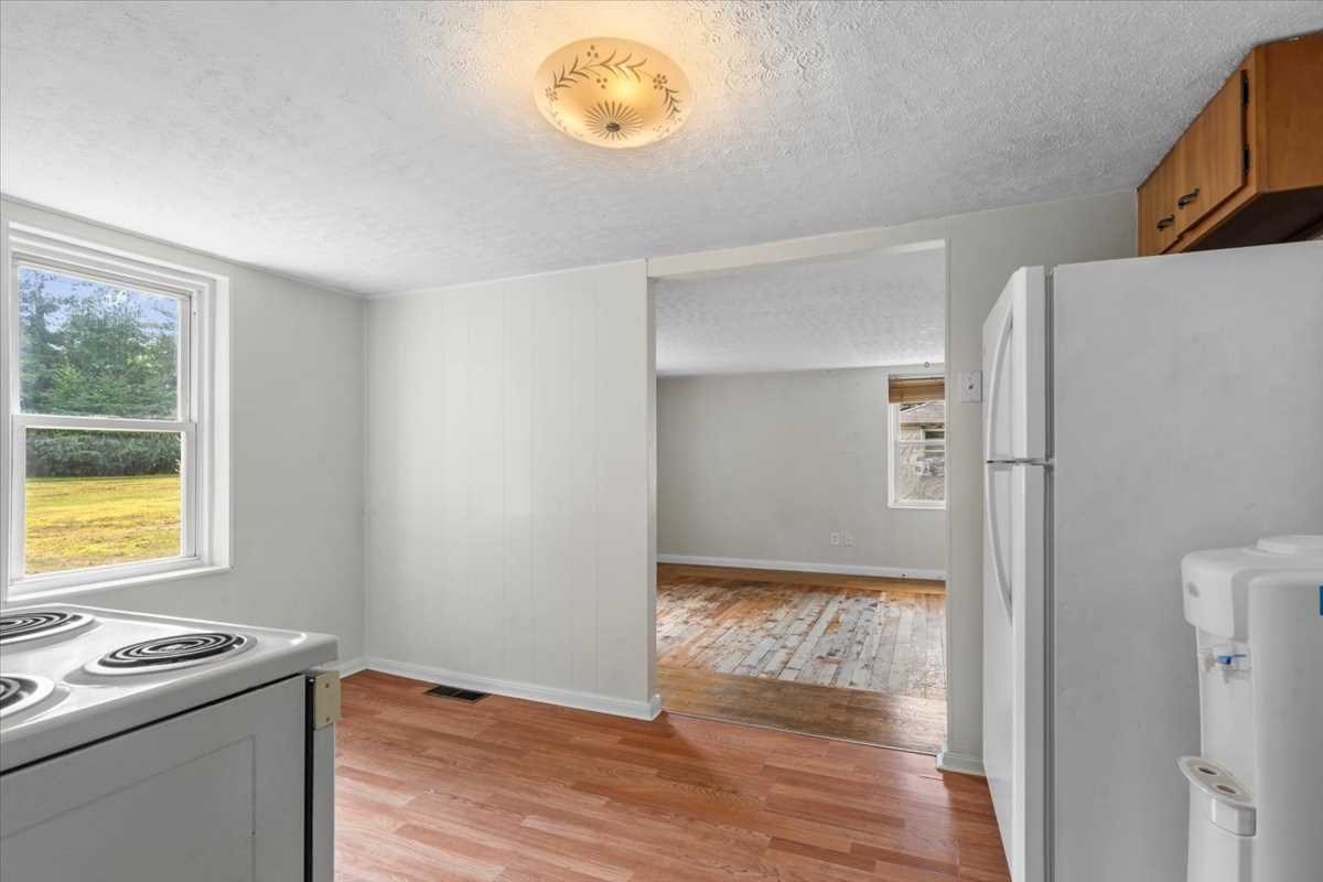 543-547 Quinapoxet St Property Photo 32