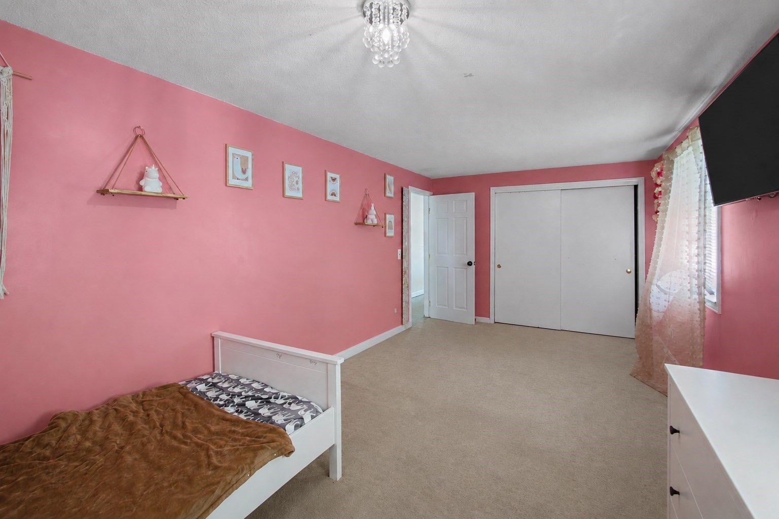 77 Quequechan Rd Property Photo 14