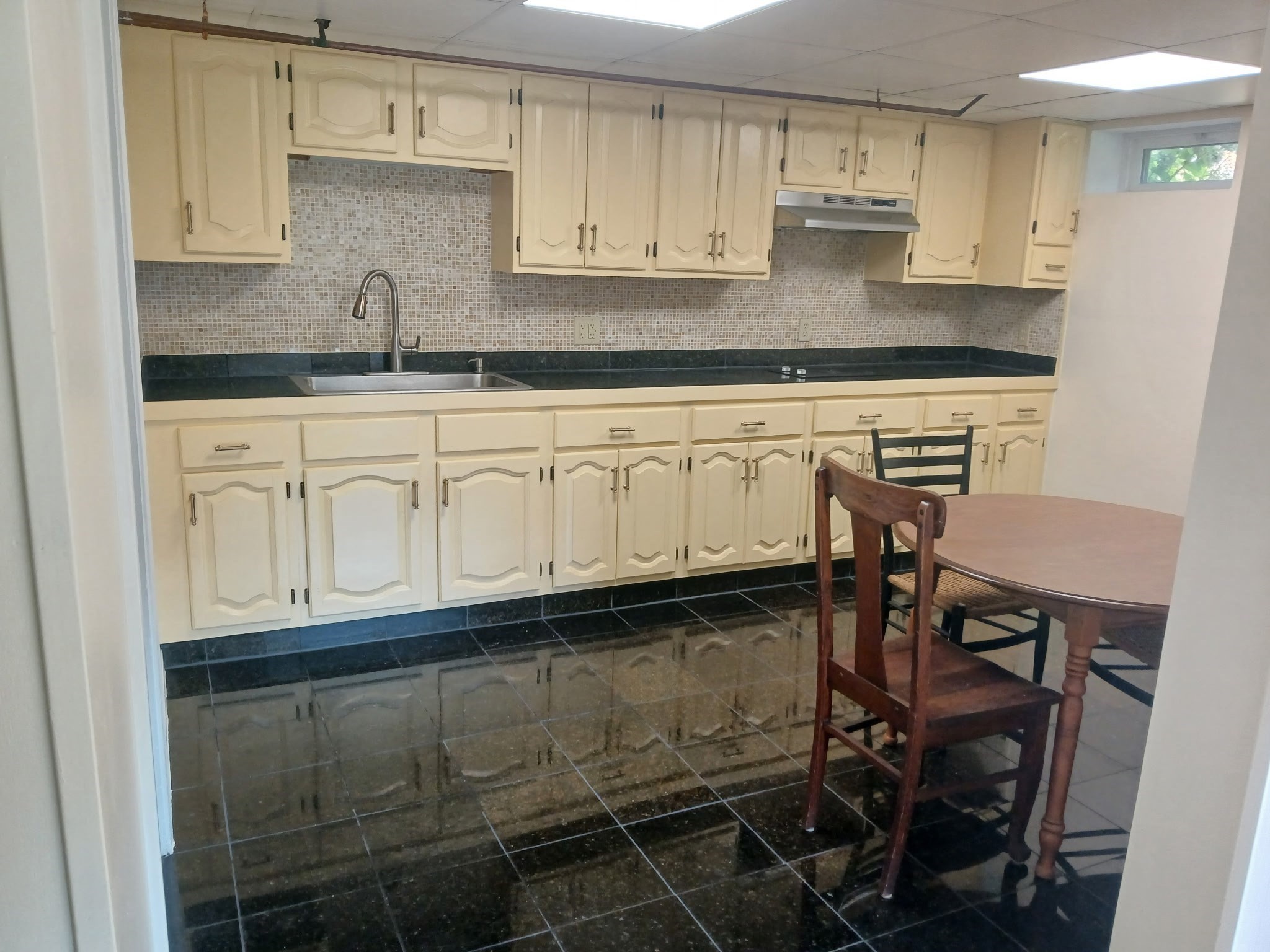 27 Middletown St # B2 Property Photo 2