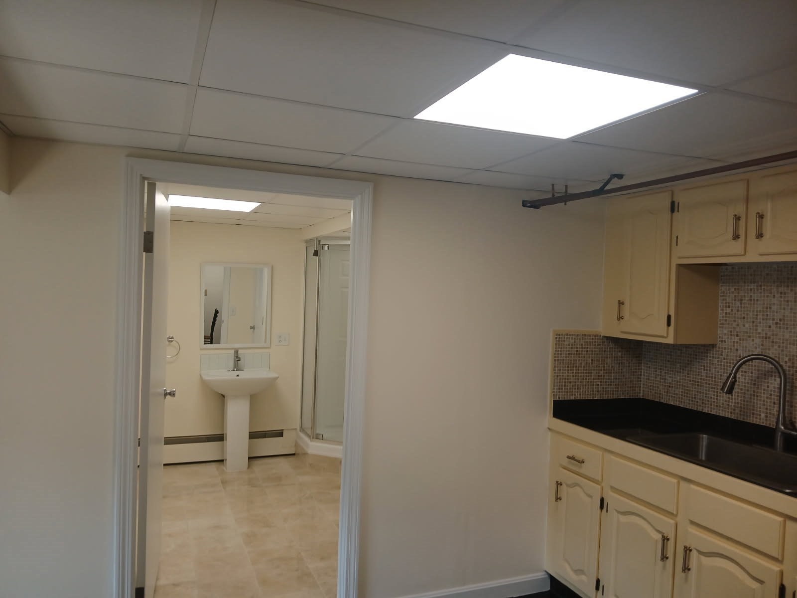 27 Middletown St # B2 Property Photo 3