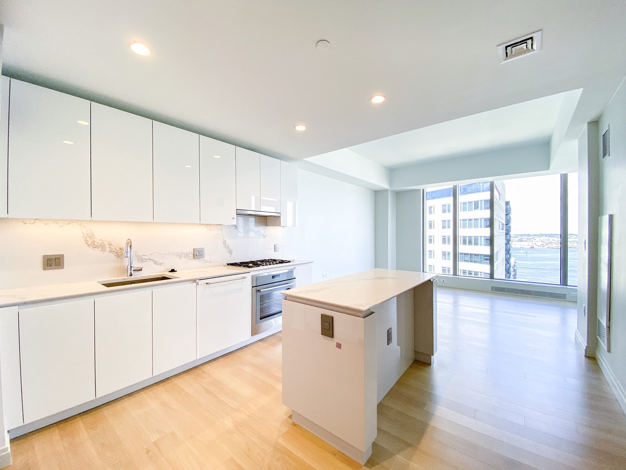 133 Seaport Blvd # 1116 Property Photo 1