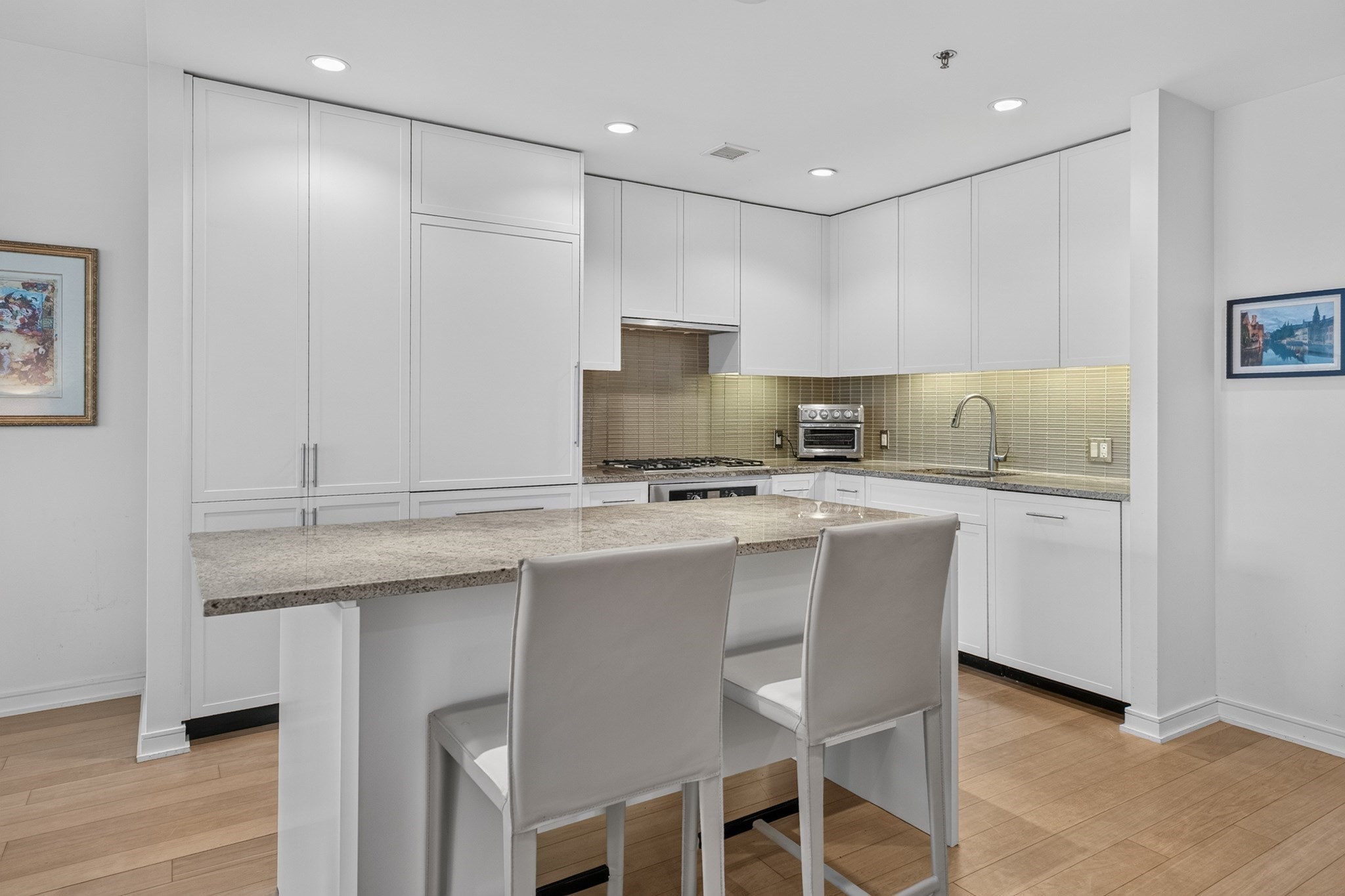 580 Washington St # 1410 Property Photo 2