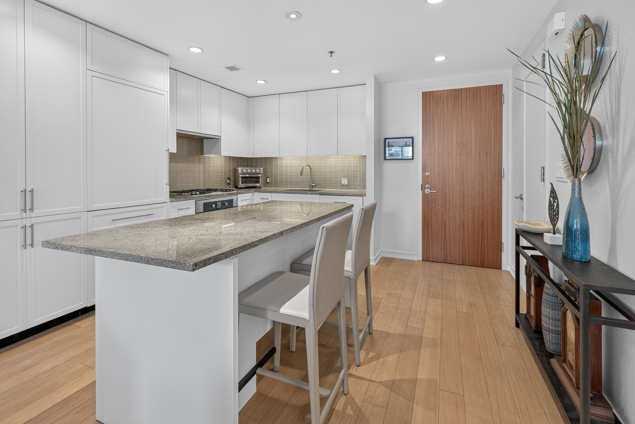 580 Washington St # 1410 Property Photo 5