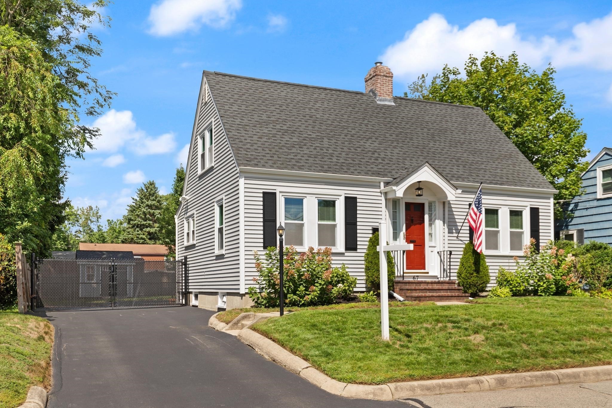 67 Woodard Ave Property Photo 4