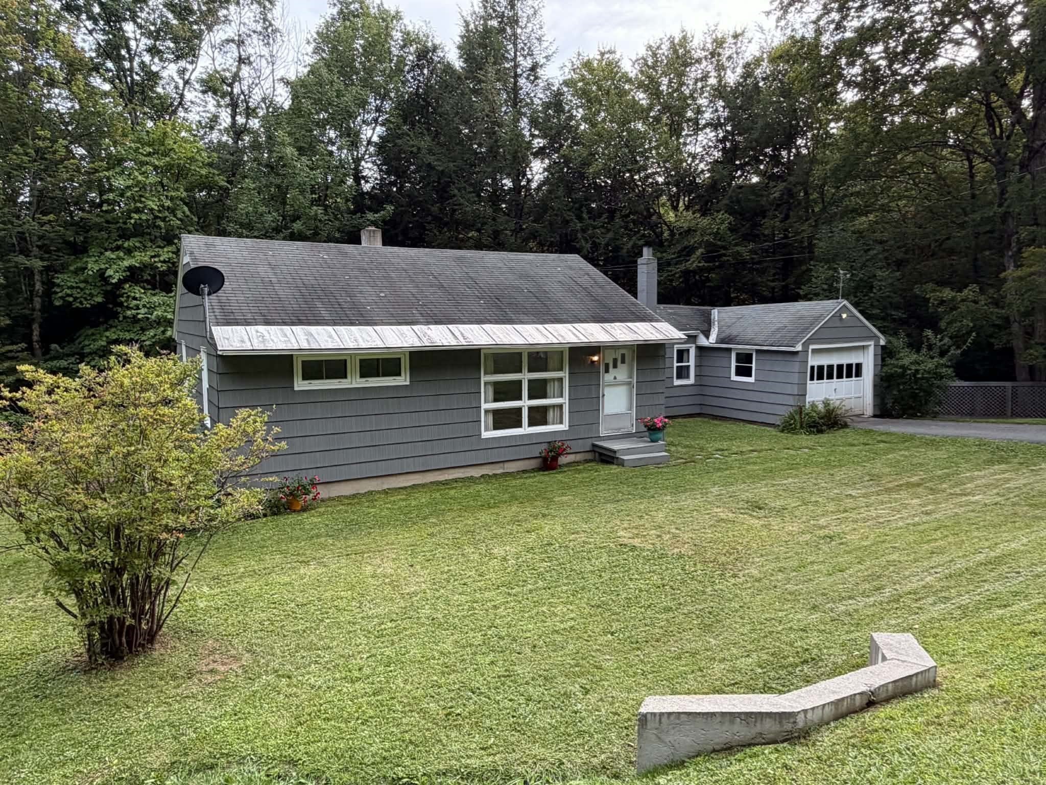 304 Chapel Rd Property Photo 1