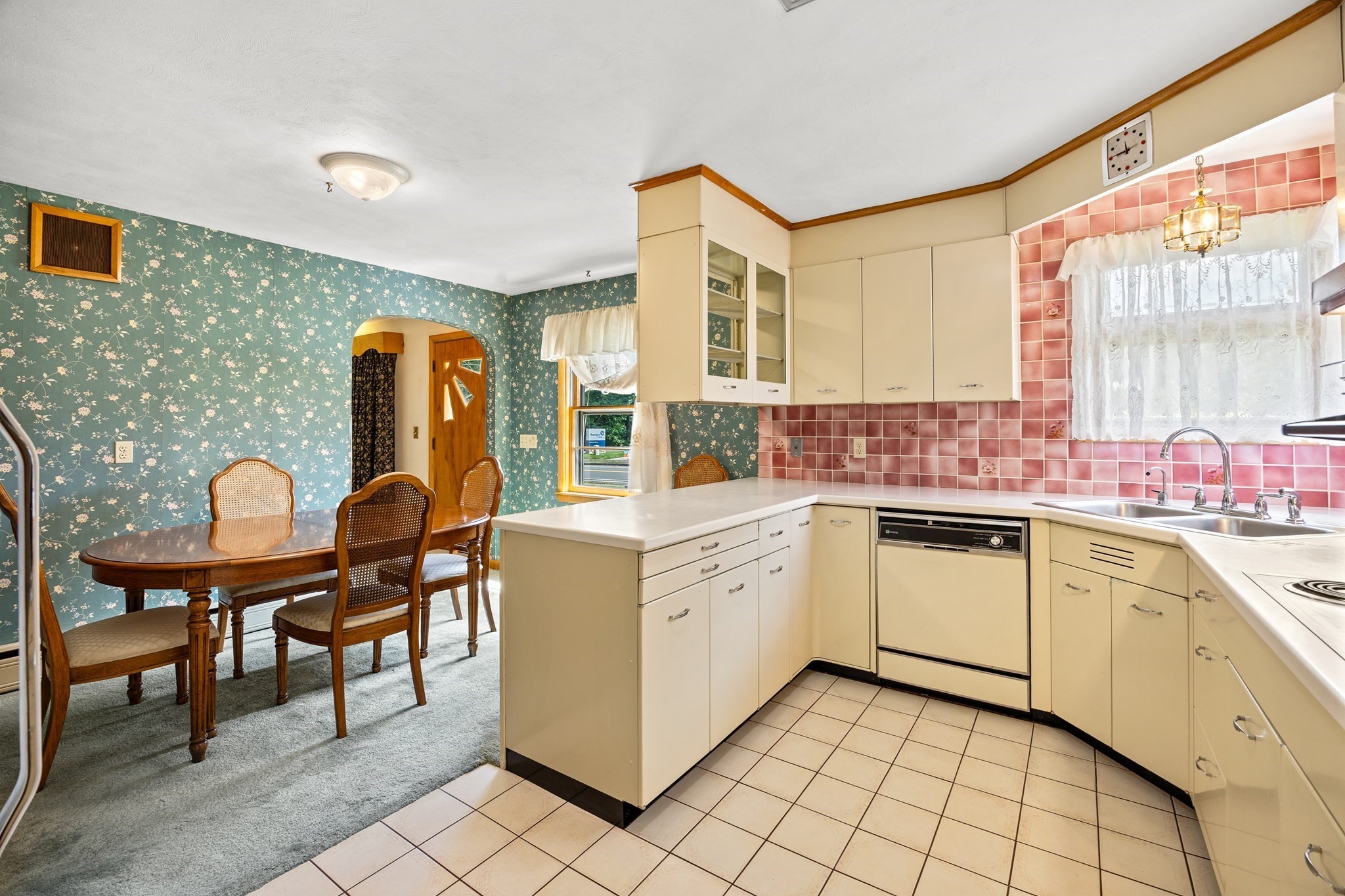 538 Newton Street Property Photo 10