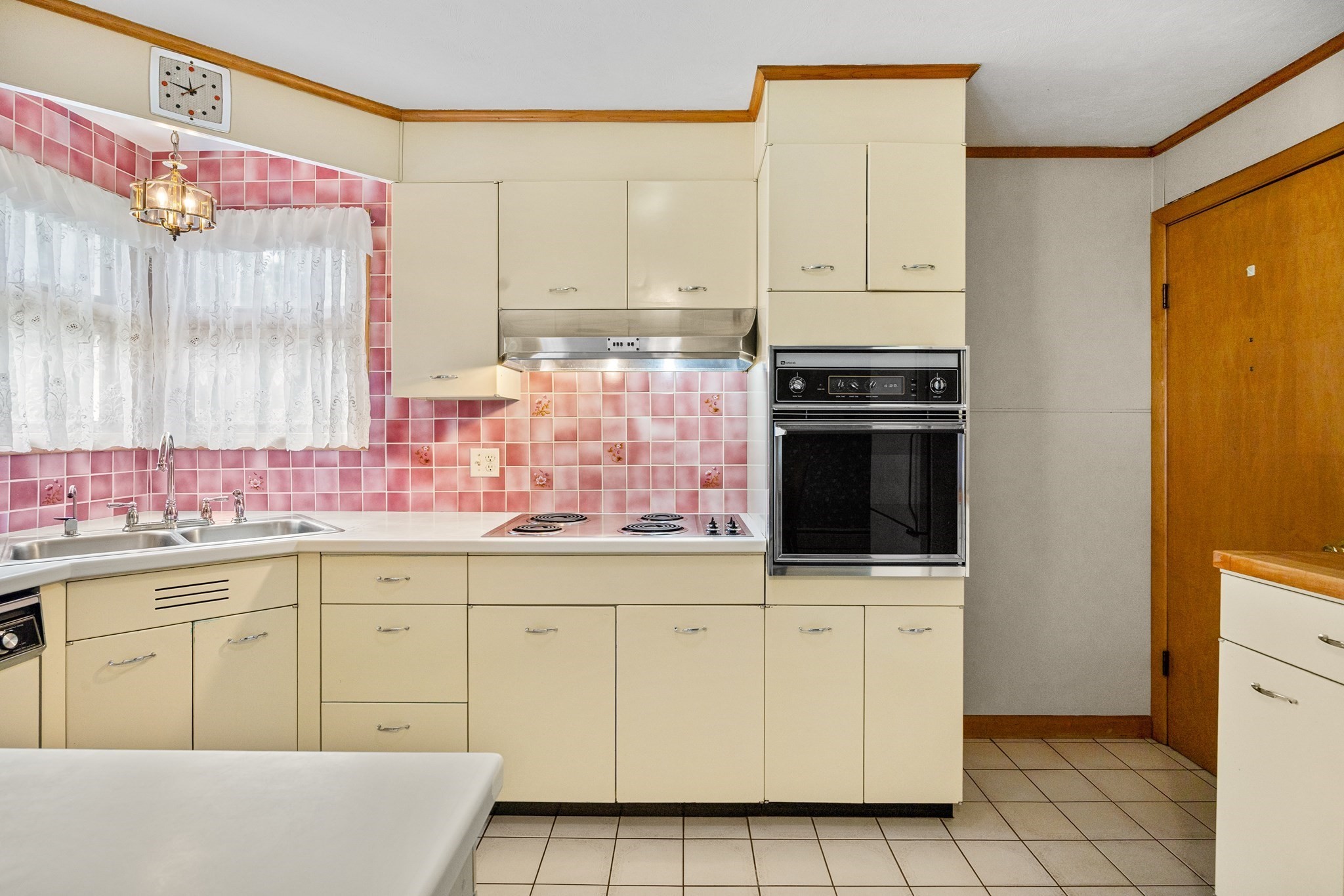 538 Newton Street Property Photo 12