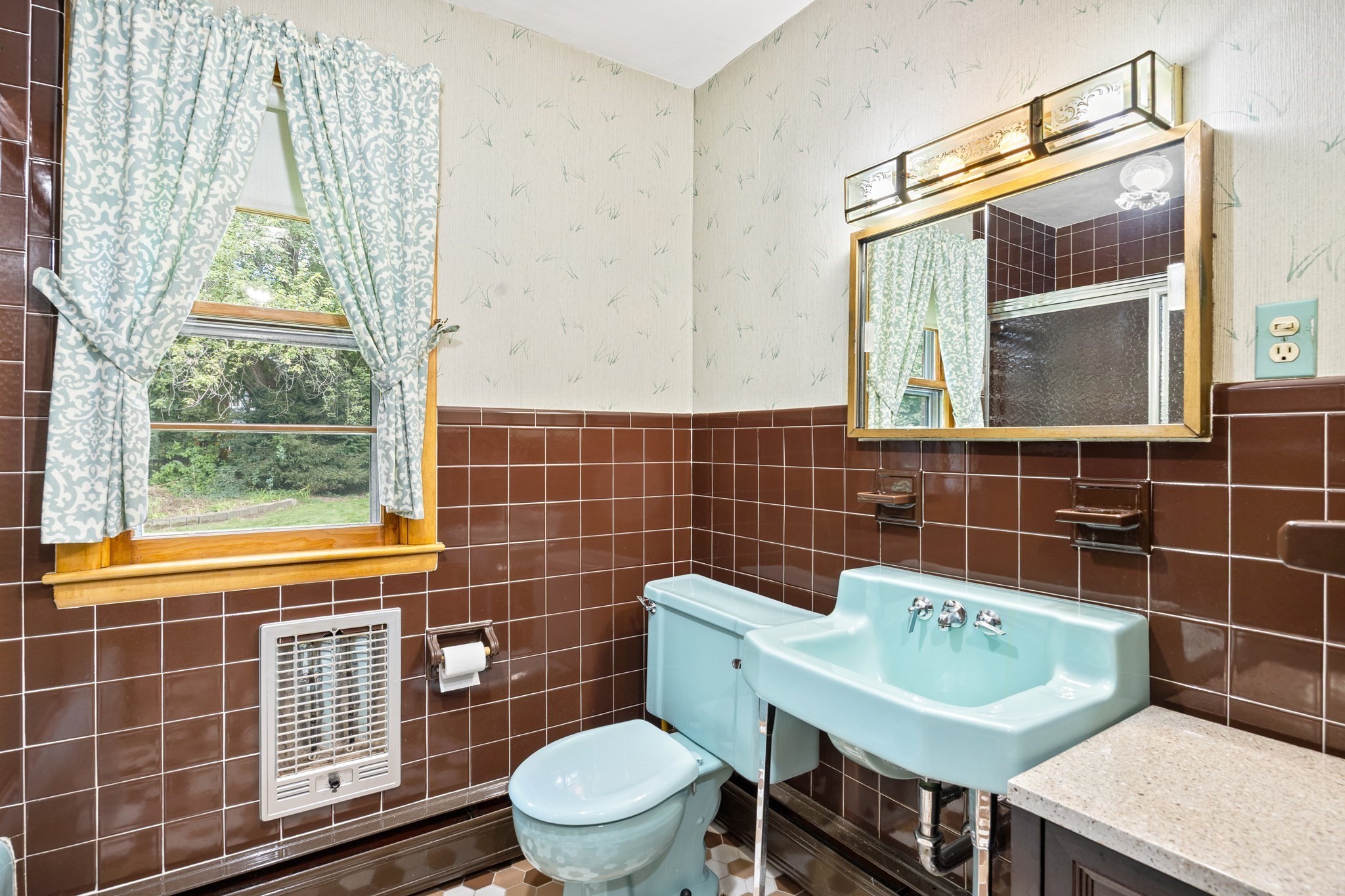 538 Newton Street Property Photo 23
