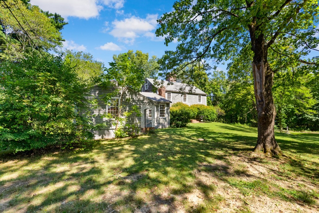 220 Essex St Property Photo 10