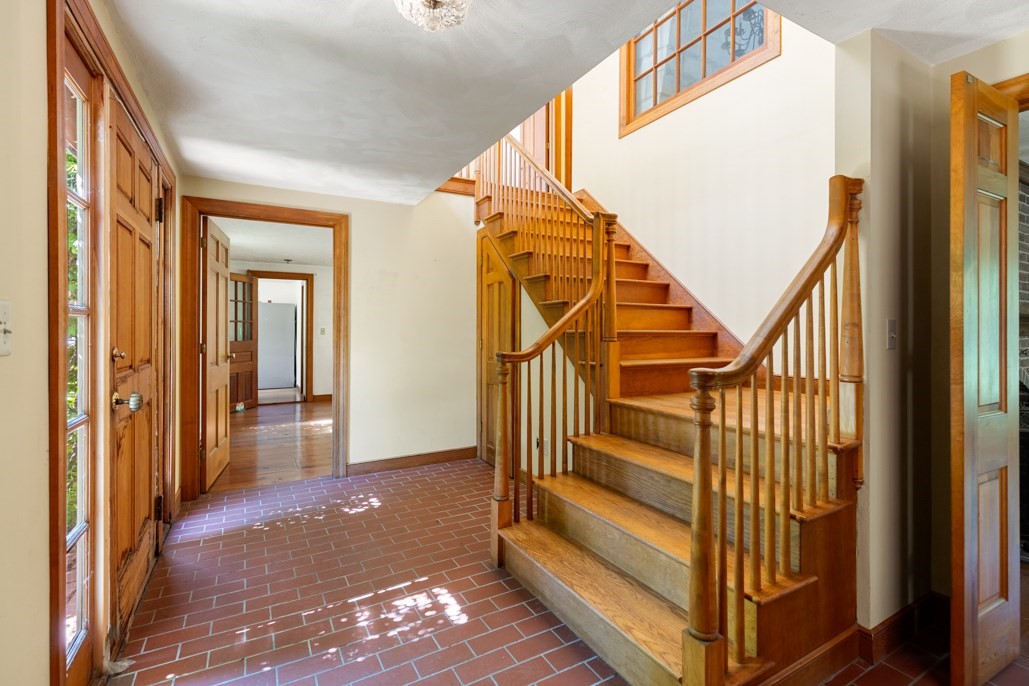 220 Essex St Property Photo 11