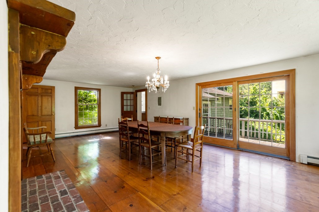 220 Essex St Property Photo 15