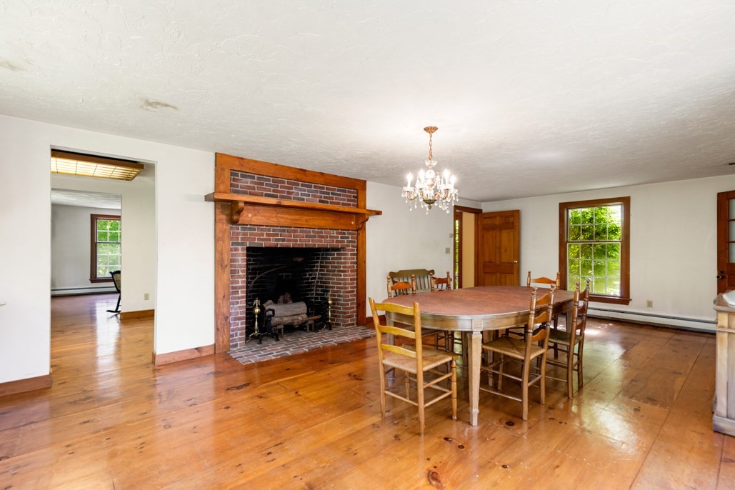220 Essex St Property Photo 16