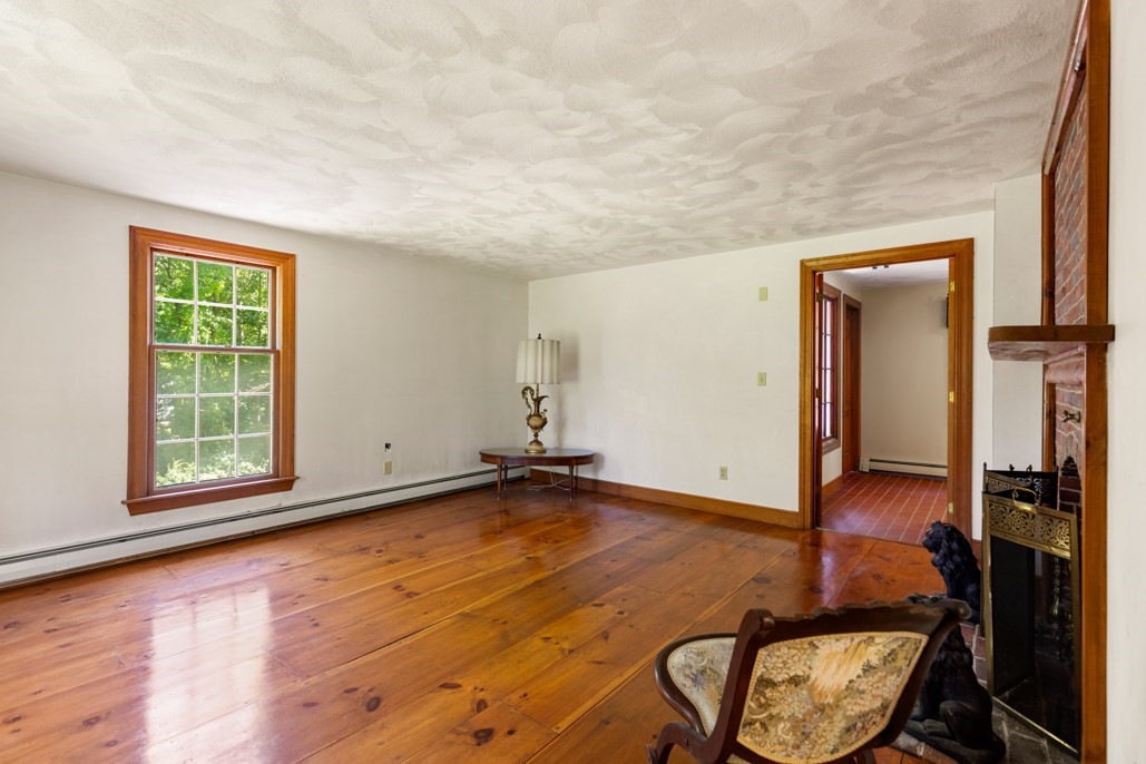220 Essex St Property Photo 18