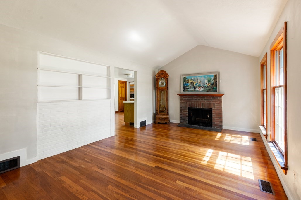 220 Essex St Property Photo 25
