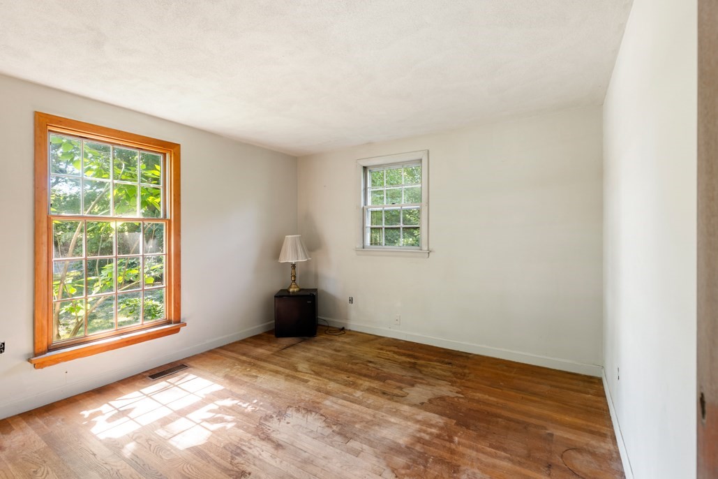 220 Essex St Property Photo 27