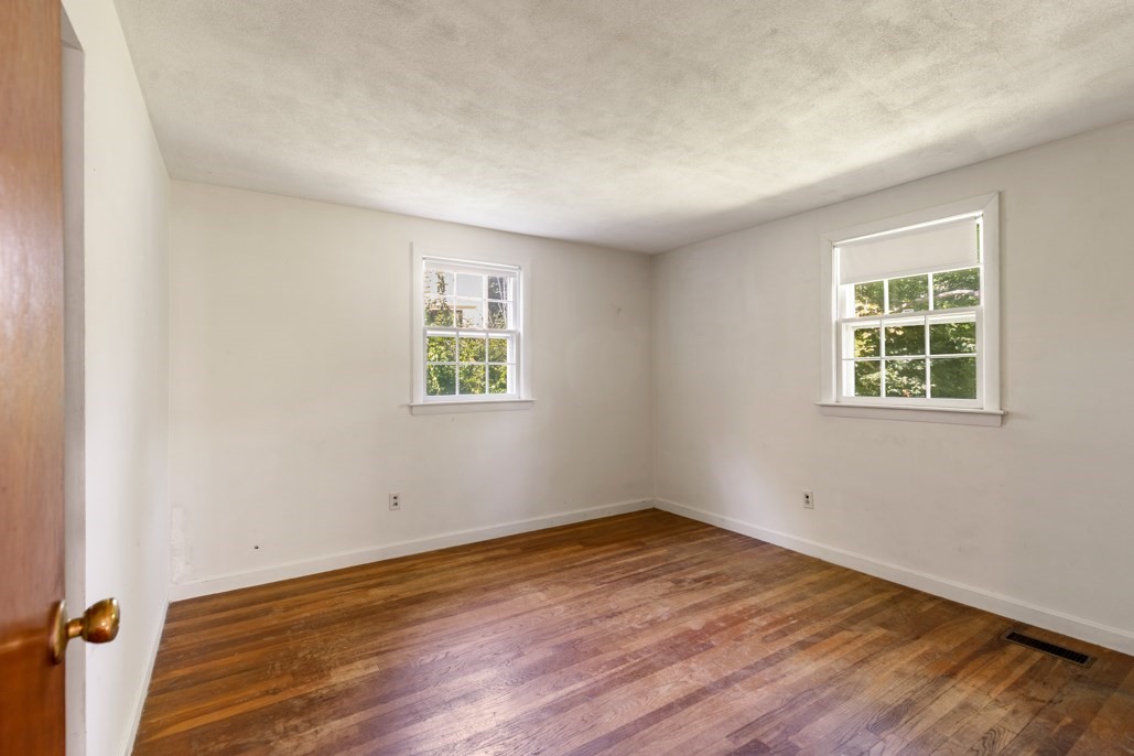 220 Essex St Property Photo 29
