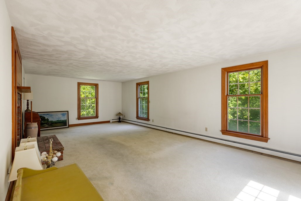 220 Essex St Property Photo 31