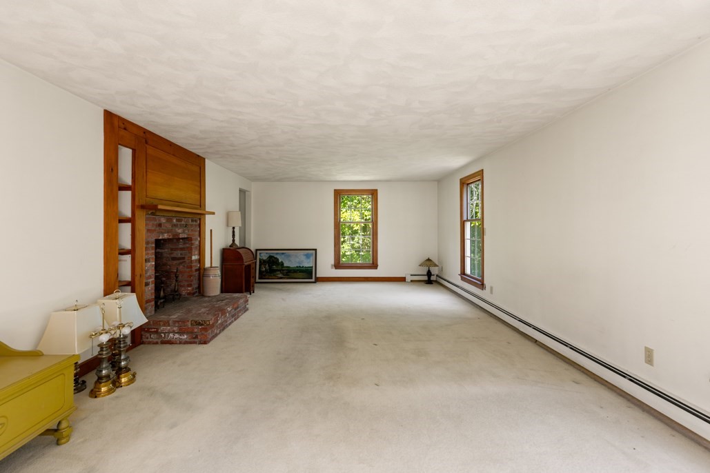 220 Essex St Property Photo 32