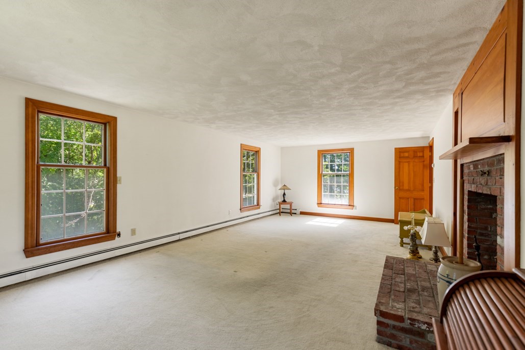 220 Essex St Property Photo 33