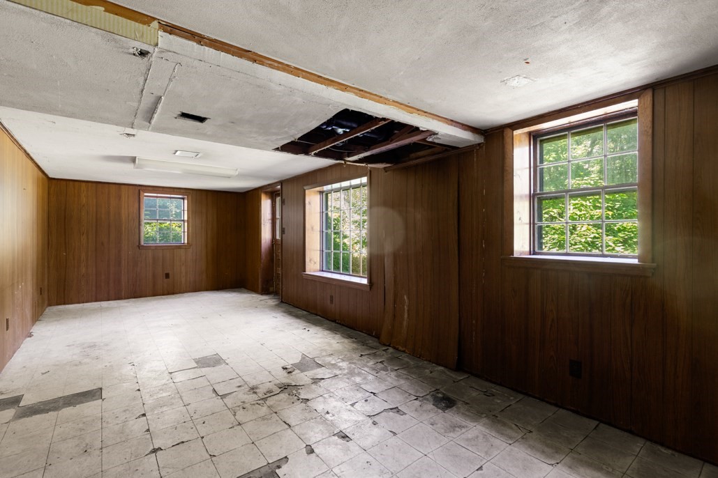 220 Essex St Property Photo 38