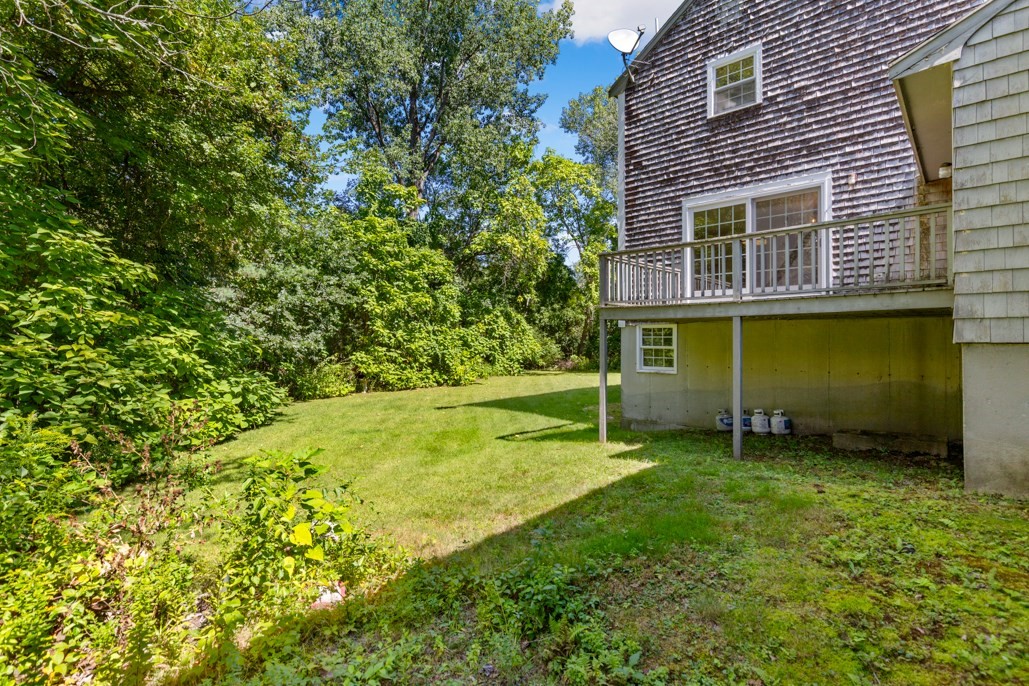 220 Essex St Property Photo 39