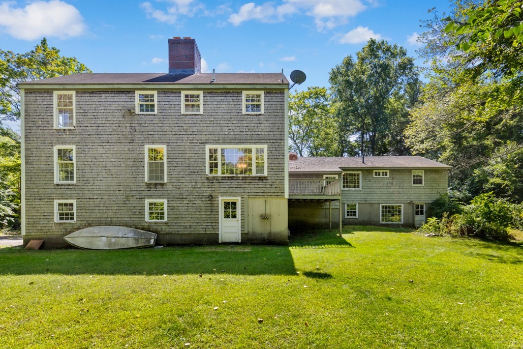 220 Essex St Property Photo 42