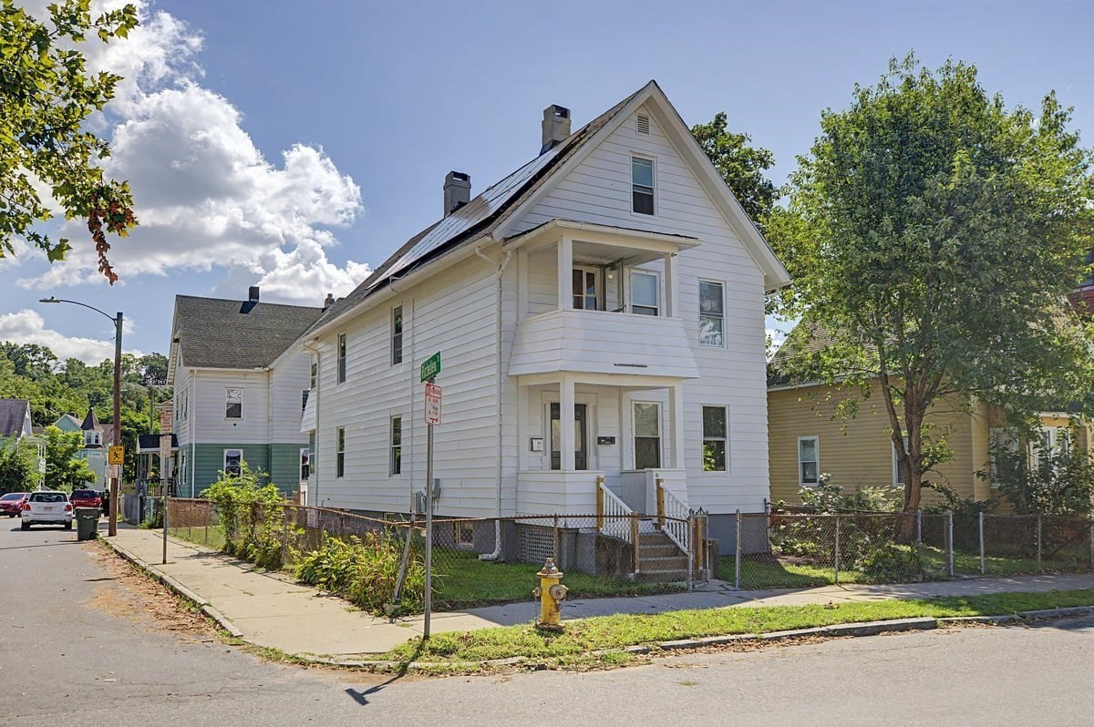 81 Adams St Property Photo 1