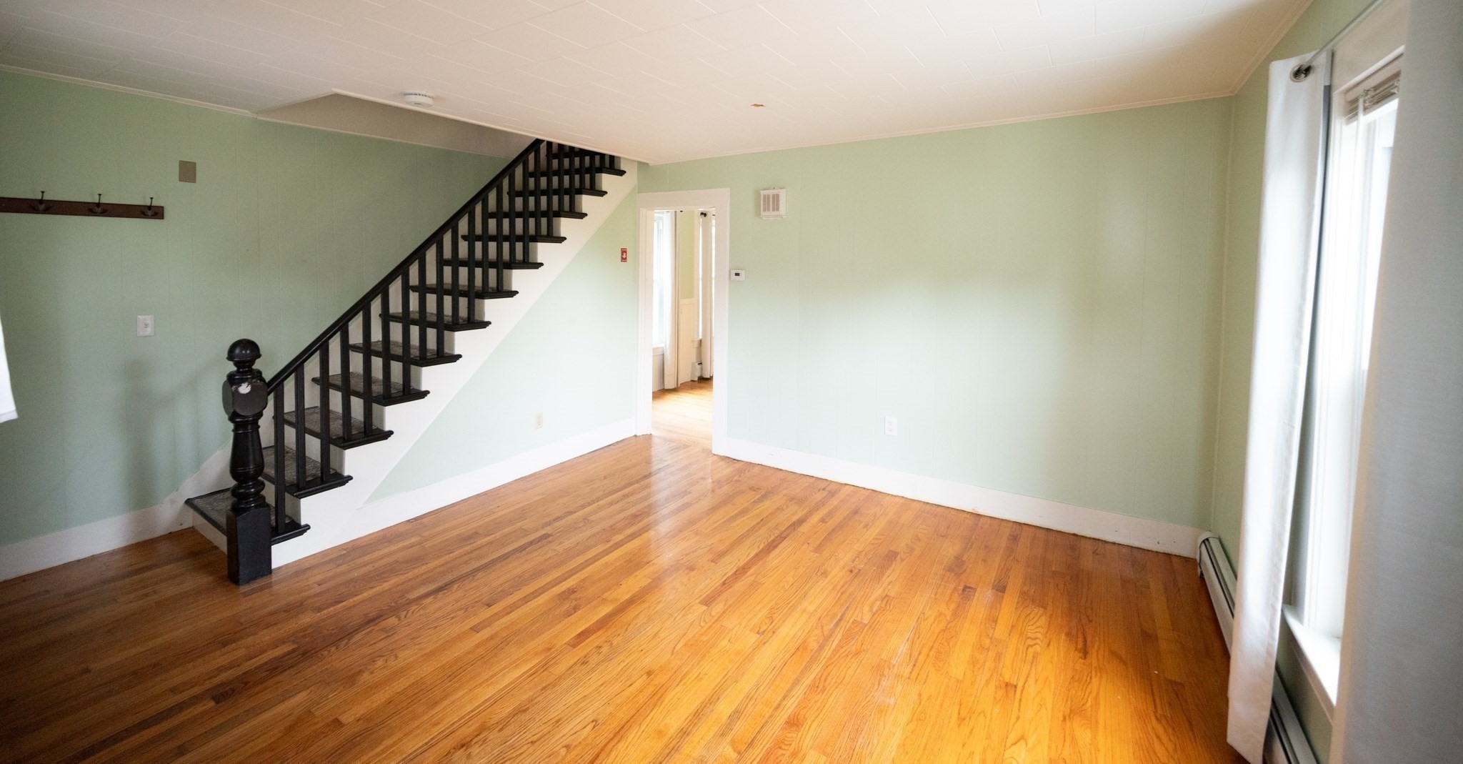 119 Everett Ave Property Photo 3