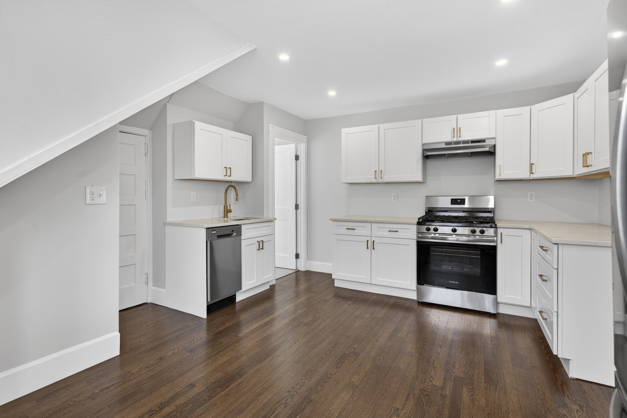 21 Dunlap St # 3 Property Photo 4