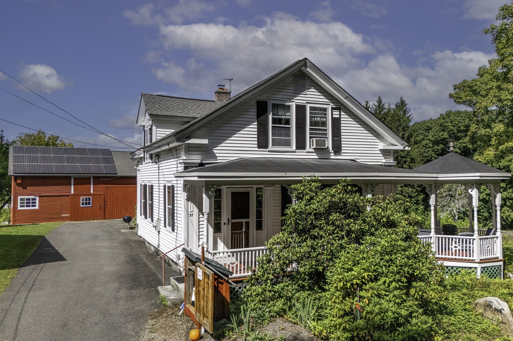 37 Cottage Street Property Photo 3
