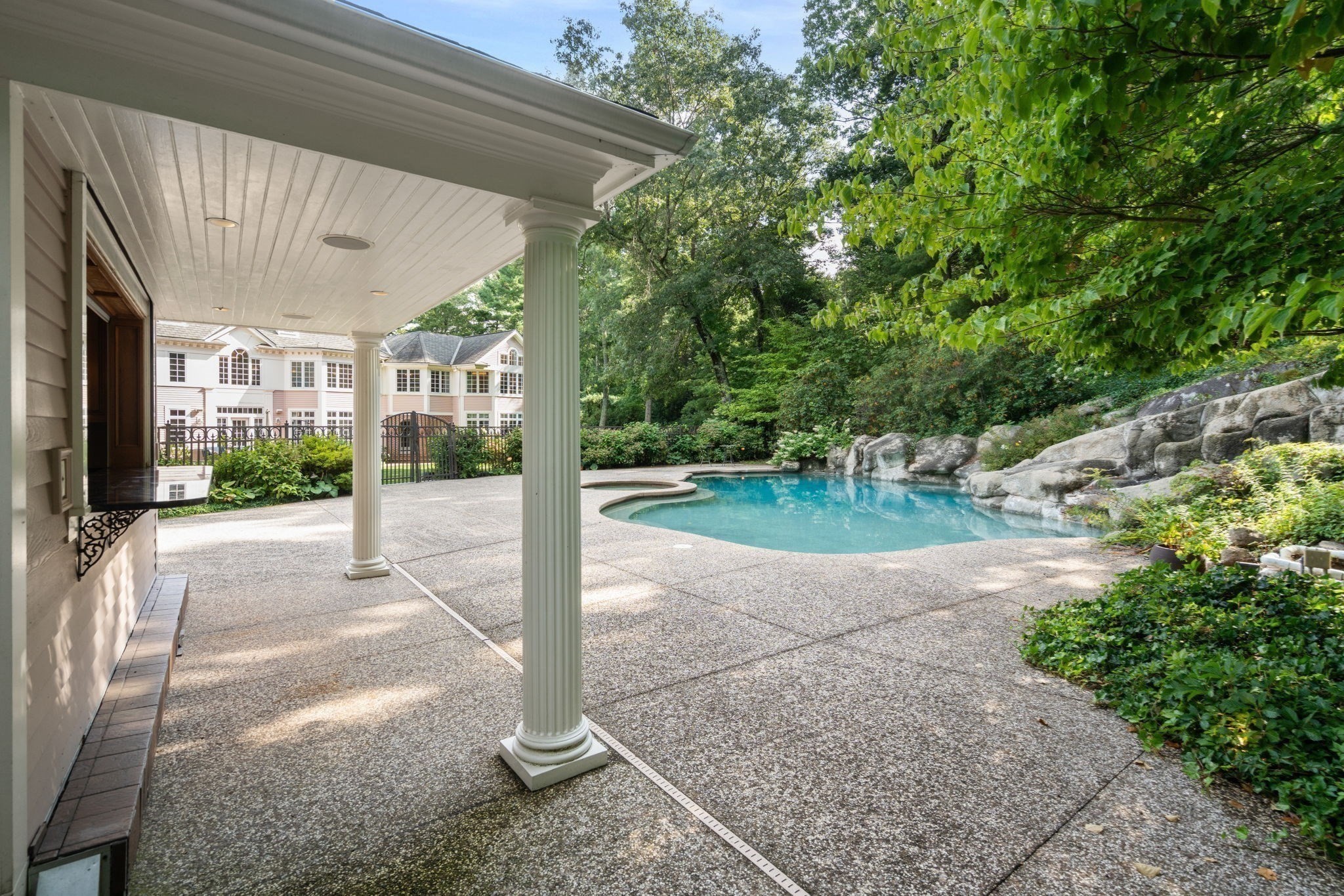 5 Hamlins Crossing Property Photo 10