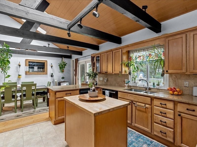 21 Woodvale Ave Property Photo 2