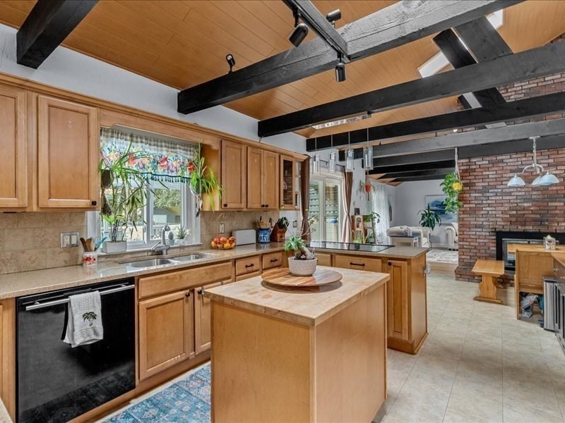 21 Woodvale Ave Property Photo 3