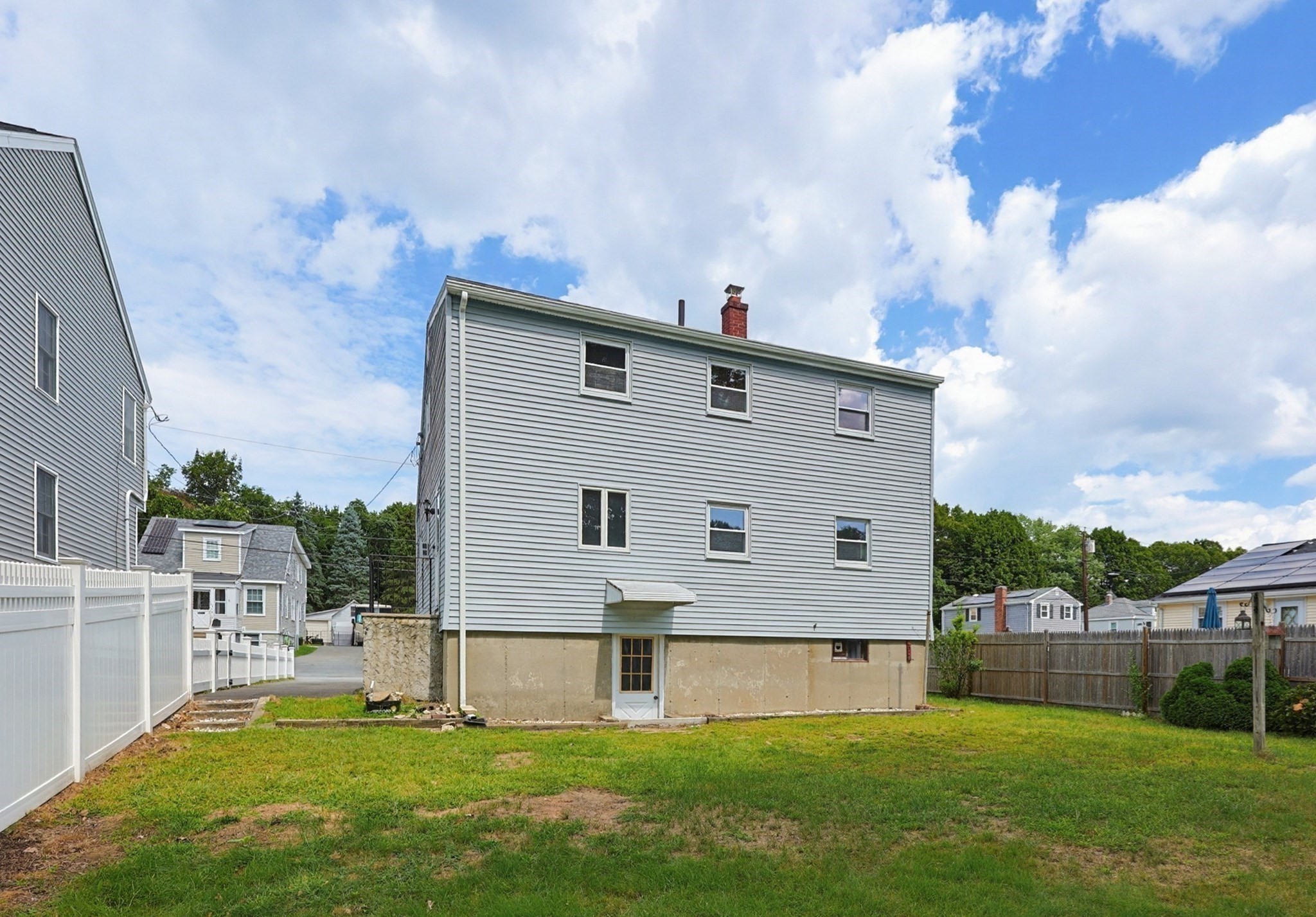 135 Crane St Property Photo 3