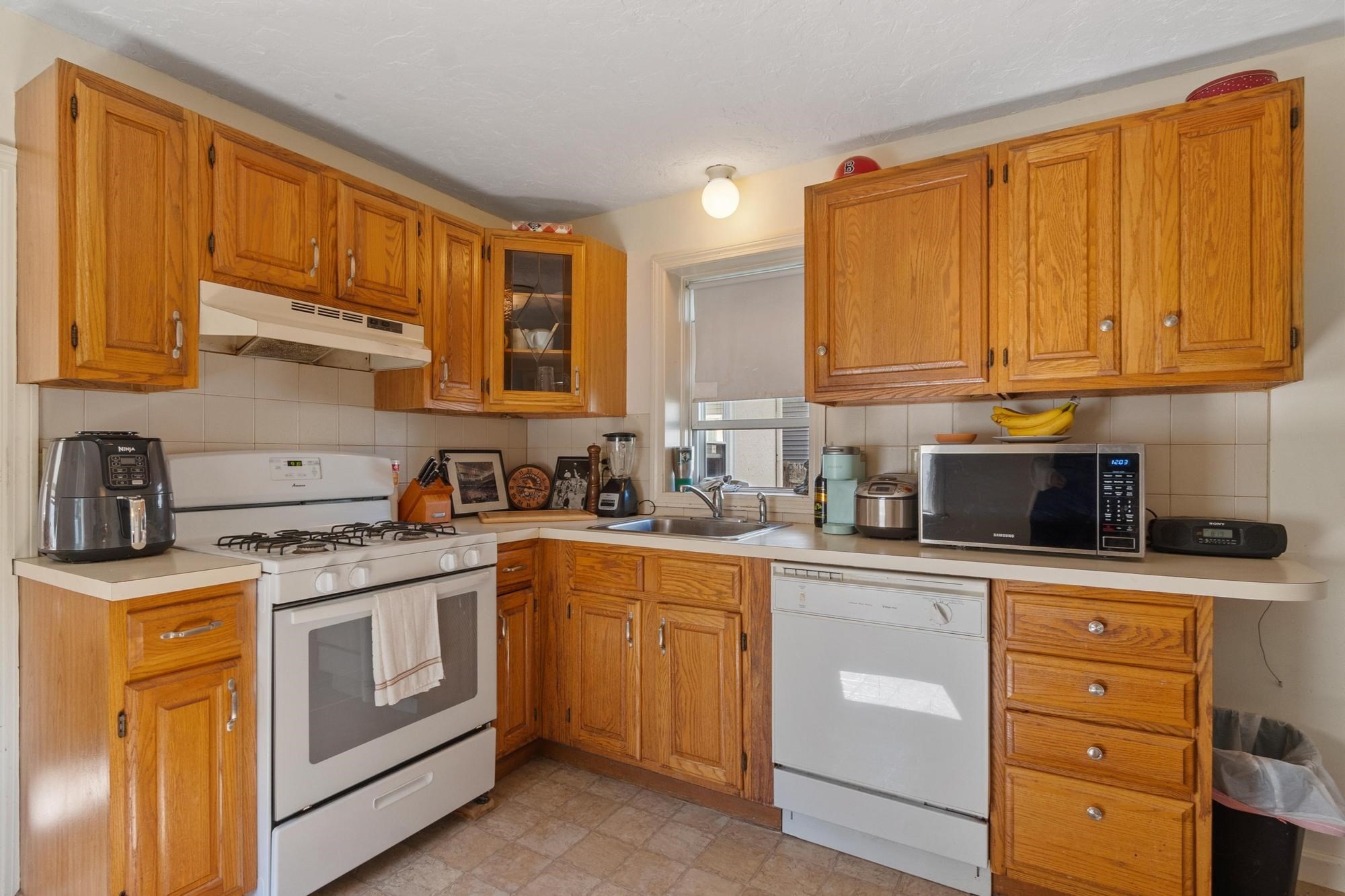 53 Summer St Property Photo 13