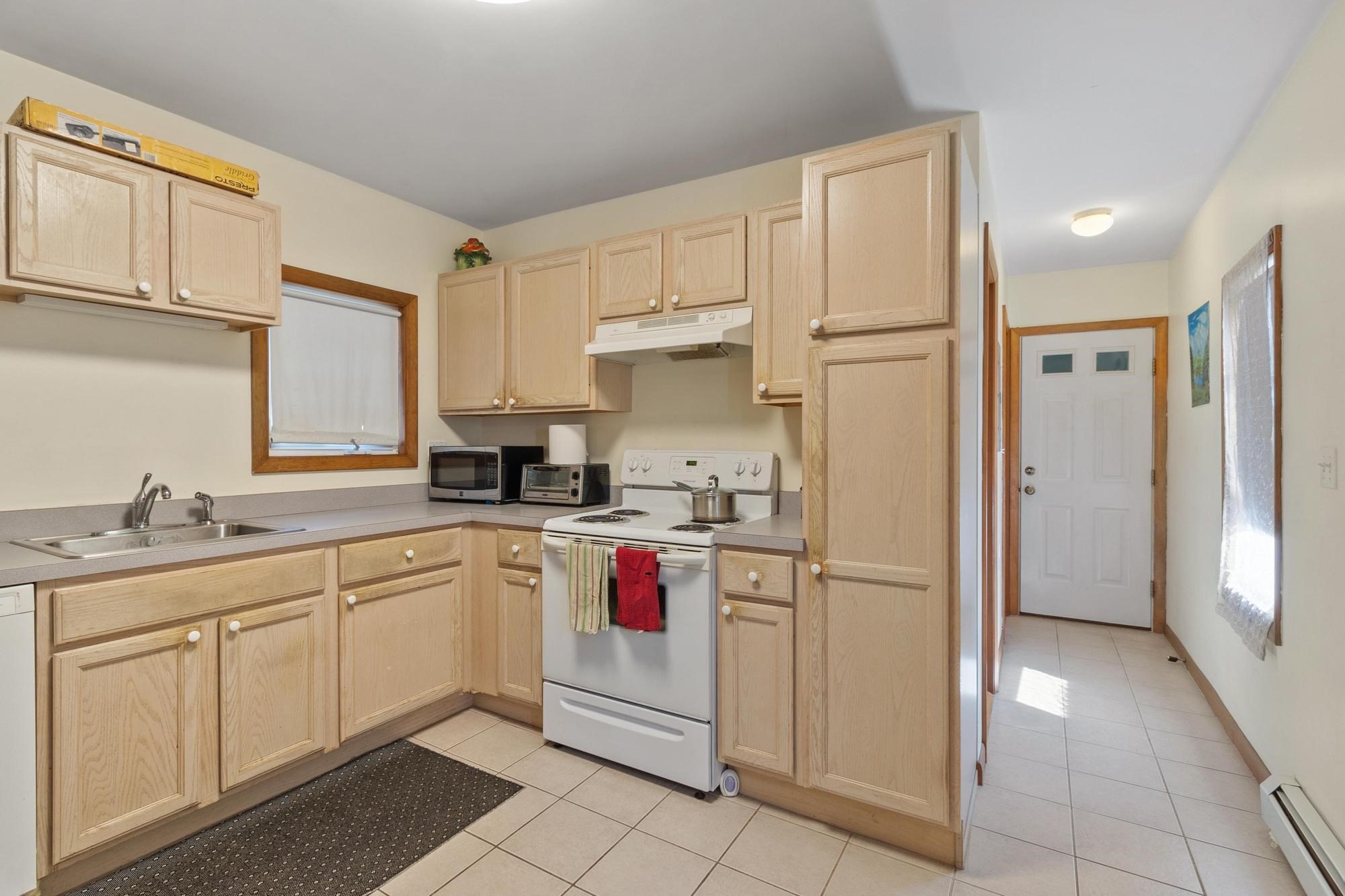 53 Summer St Property Photo 32