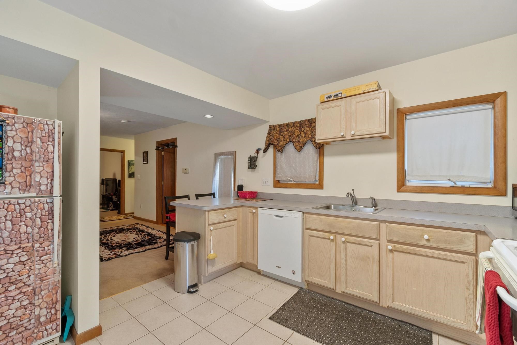 53 Summer St Property Photo 34