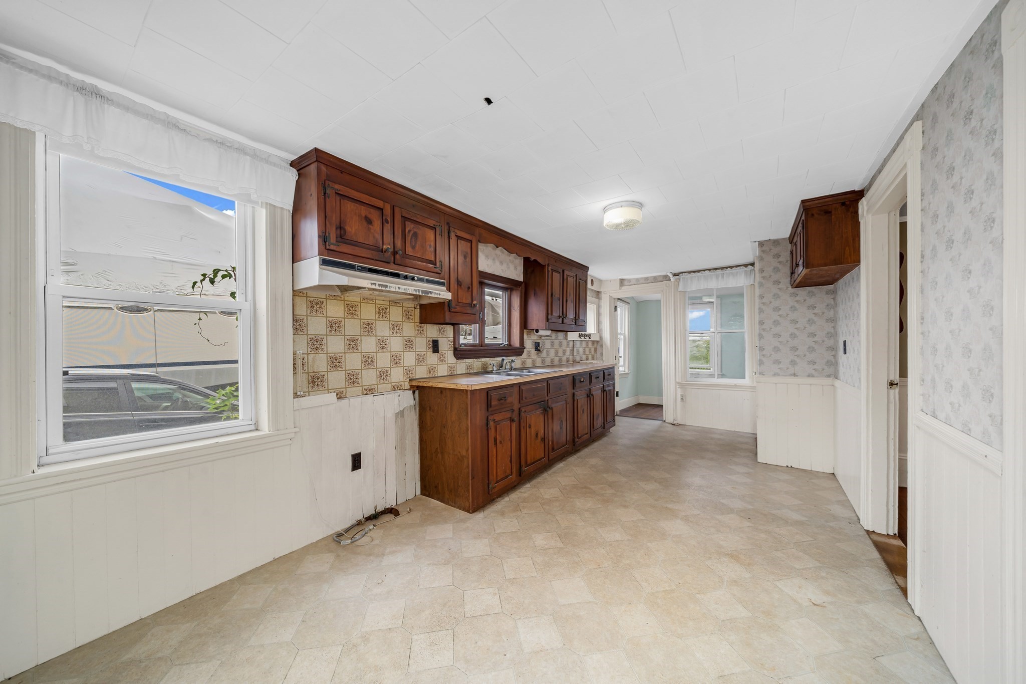 360 Merrimac Property Photo 14