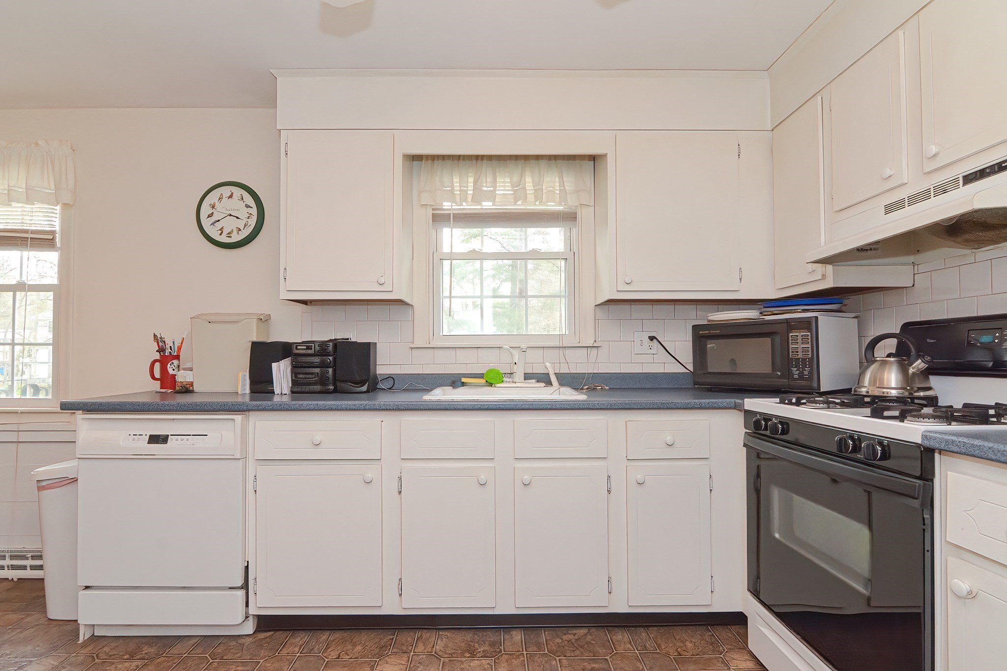 11 Kingsley Rd Property Photo 2