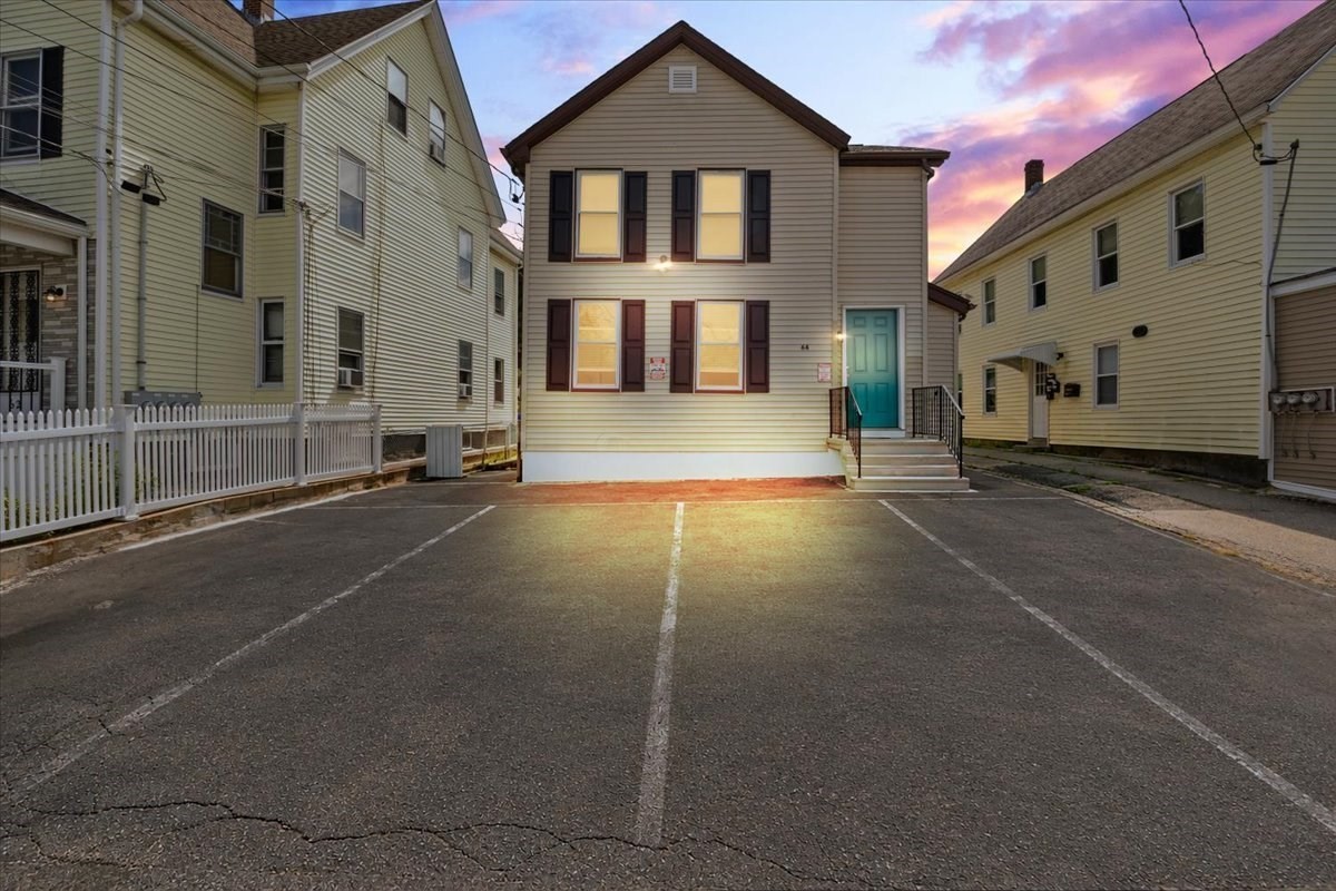 64 Oak St Property Photo 1