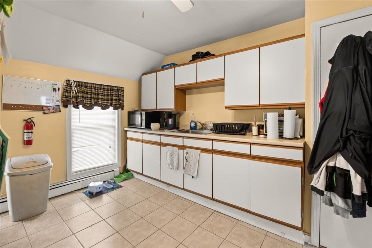 64 Oak St Property Photo 2